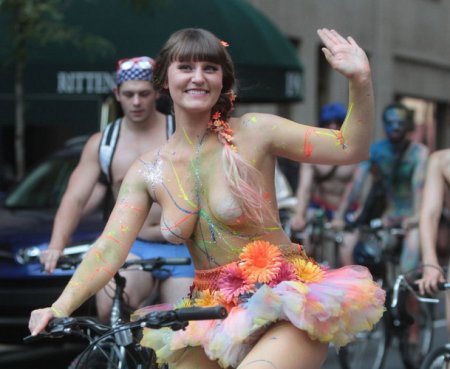 Обложка Сотни голых велосипедистов проехали по улицам Филадельфии!